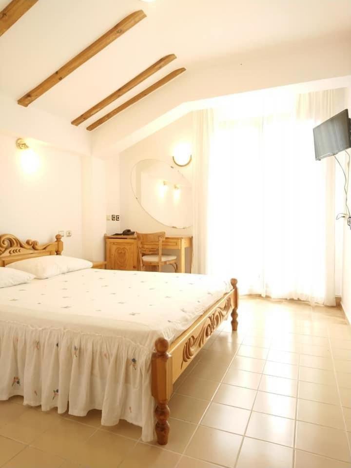 Park Hotel Amfora -Free Parking Vladaya Bagian luar foto